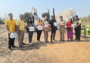 นายกเทศมนตรีตำบลนาเรืองพร้อมเจ้าหน้าที่งานป้องกันและบรรเทาสาธารณภัยตรวจสอบเหตุเพลิงไหม้บ้านพัก นายปรีชา บุญรักษ์ ตำบลนาเรือง อำเภอนาเยีย จังหวัดอุบลราชธานี