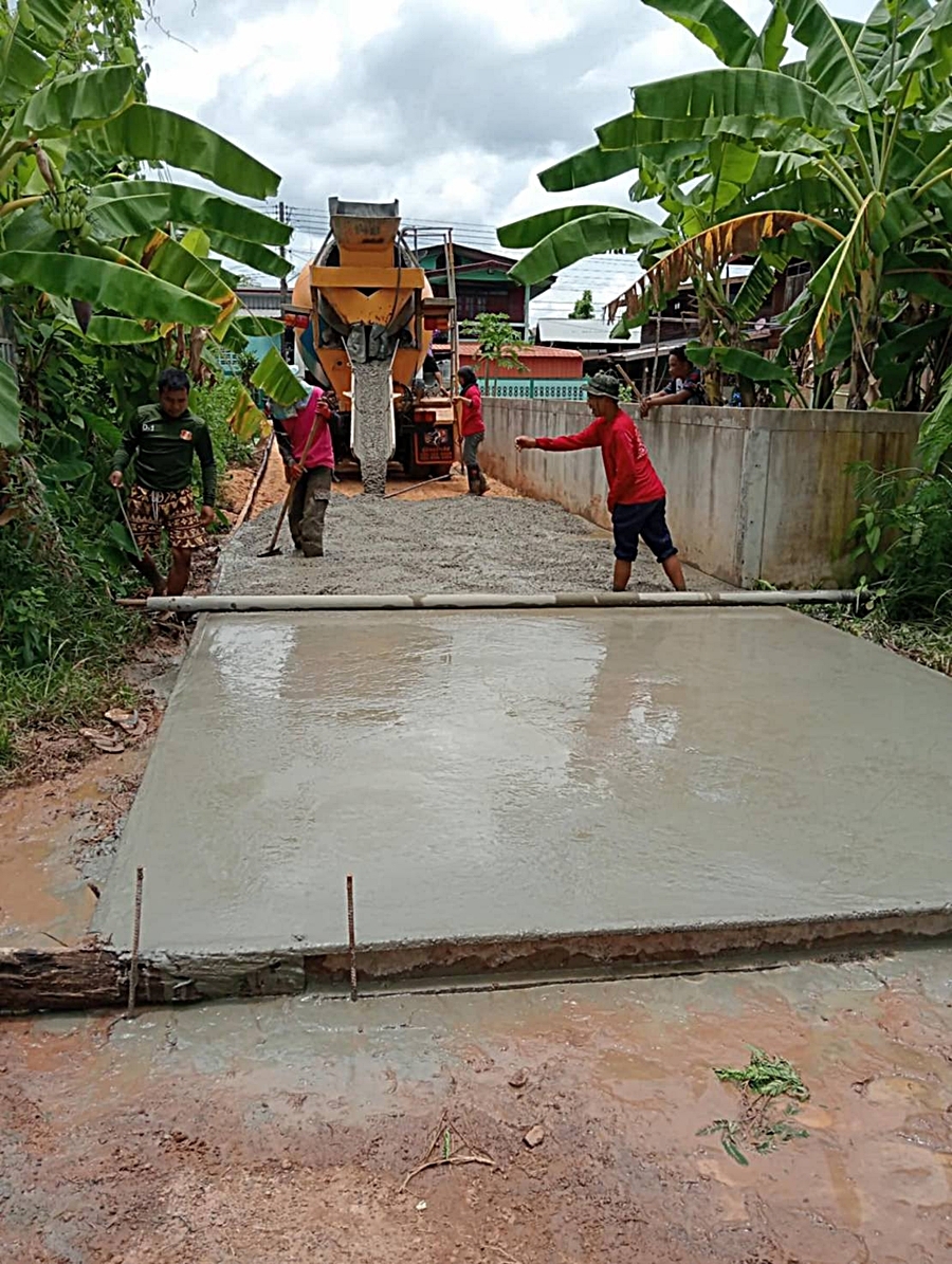 ตรวจหน้างานเทคอนกรีต โครงการก่อสร้างถนนคอนกรีตเสริมเหล็ก สายหน้าบ้านนายไพศาล พรหมภักดี หมู่ 1 บ้านนาเรืองตำบลนาเรืออำเภอนาเยียจังหวัดอุบลราชธานี