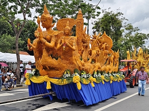 ขบวนแห่เทียนพรรษา อำเภอนาเยีย จังหวัดอุบลราชธานี