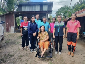 ลงพื้นที่มอบรถเข็นคนพิการ ให้กับ นางคำเบ็ง  บุญเพ็ง