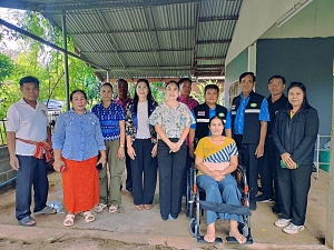 ลงพื้นที่มอบรถเข็นคนพิการ ให้กับ นางจิตรา บุญนำ