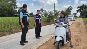 ลงพื้นที่เพื่อติดตามความคืบหน้าโครงการก่อสร้างถนนคอนกรีตเสริมเหล็ก สายบ้านทุ่งศรีเมือง หมู่ที่ 9 ตำบลนาเรือง อำเภอนาเยีย - บ้านโนนจิก หมู่ที่ 12 ตำบลนาส่วง อำเภอเดชอุดม จังหวัดอุบลราชธานี