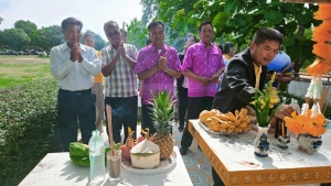 พิธีไหว้ศาลพระภูมิเจ้าที่ เพื่อเป็นสิริมงคลในการปฏิบัติหน้าที่